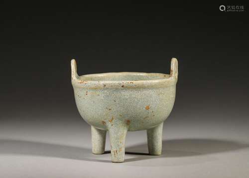 A Longquan kiln porcelain double-eared censer,Yuan Dynasty,C...