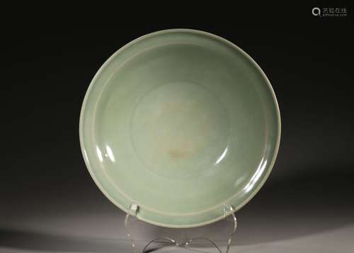 A Longquan kiln porcelain plate,Yuan Dynasty,China