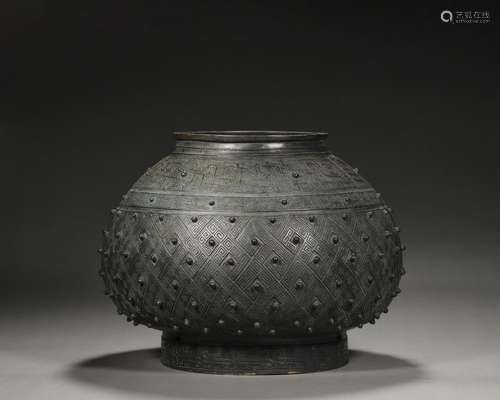 A patterned bronze pot,Han Dynasty,China