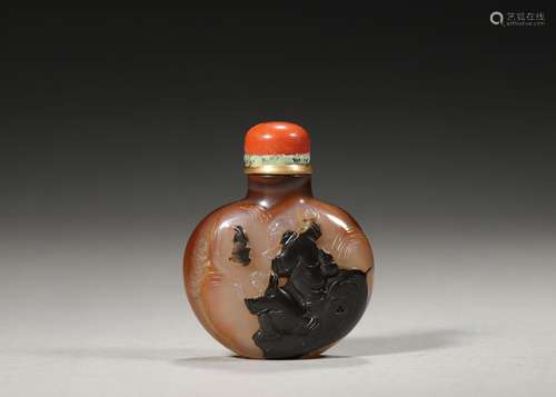 A bat and figure patterned agate snuff bottle,Qing Dynasty,C...