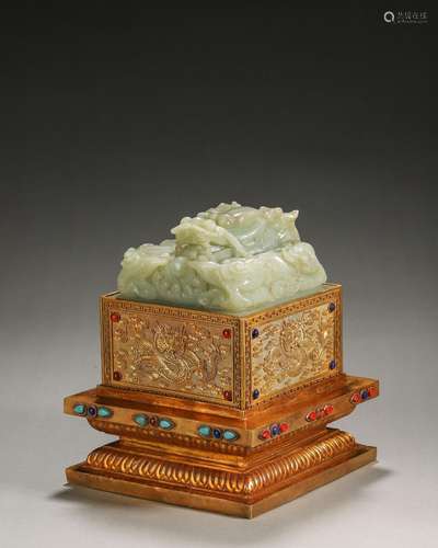 A jade dragon seal with gilding copper pedestal,Qing Dynasty...