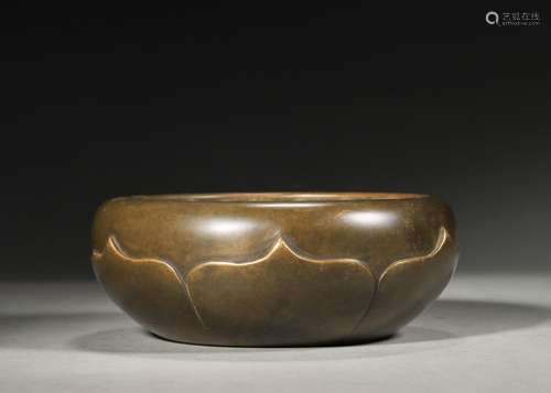 A bowl shaped copper lotus petal censer,Qing Dynasty,China