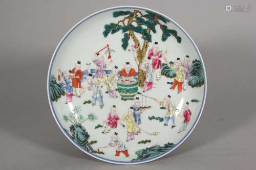 A famille rose figure porcelain plate,Qing Dynasty,China