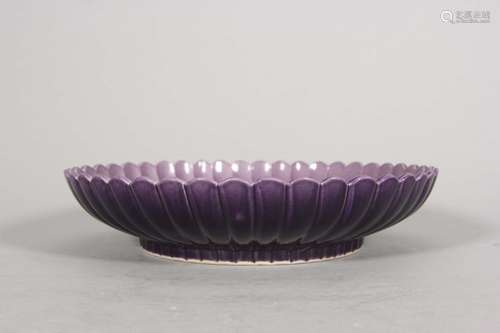 A purple glaze porcelain lotus petal plate,Qing Dynasty,Chin...