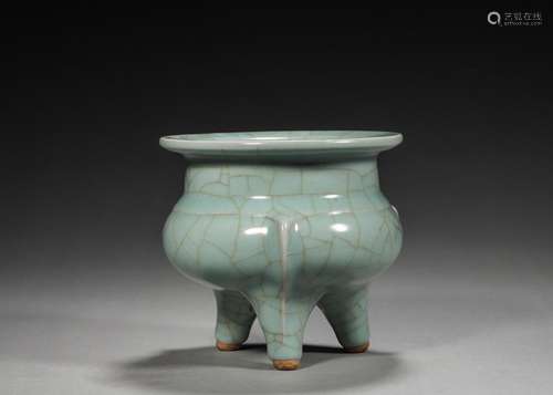 A Longquan kiln porcelain censer,Song Dynasty,China