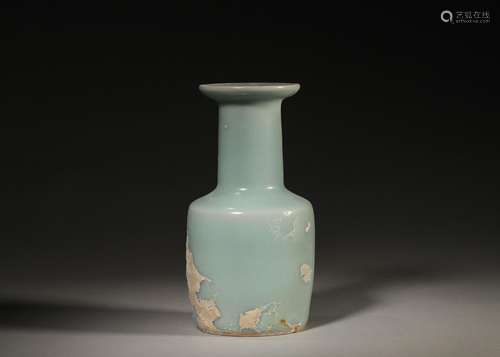 A Longquan kiln porcelain vase,Song Dynasty,China