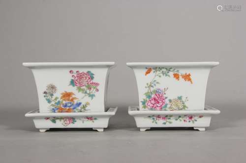 A pair of famille rose flower porcelain basins,Qing Dynasty,...