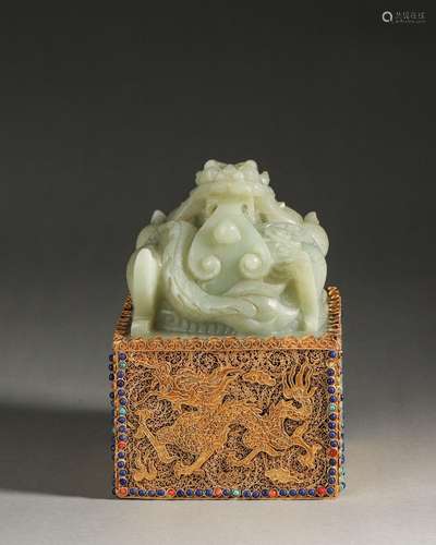 A jade dragon seal with gilding copper pedestal,Qing Dynasty...