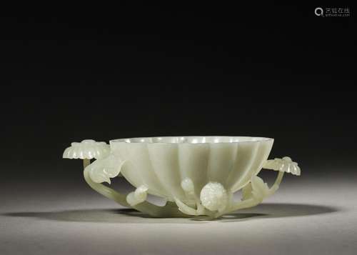 A jade lotus petal water pot,Qing Dynasty,China