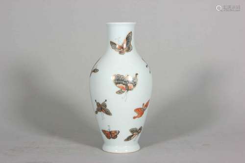 A gilt famille rose butterfly porcelain olive-shaped vase,Qi...