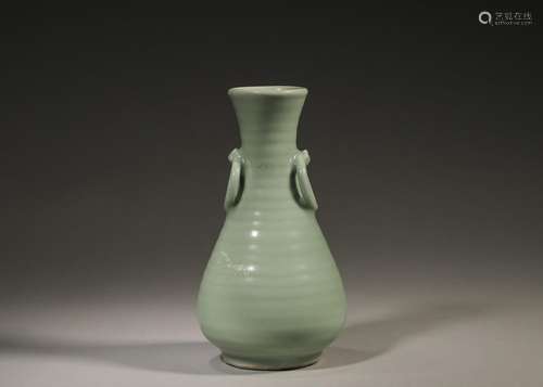 A Longquan kiln porcelain vase,Southern Song Dynasty,China