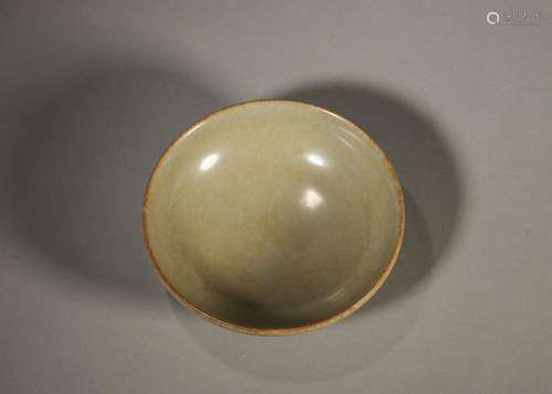 A Longquan kiln porcelain plate,Song Dynasty,China