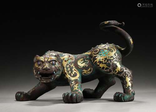 A gold and silver-inlaid bronze tiger ornament,Han Dynasty,C...