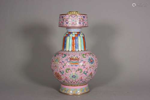 A pink ground interlocking flower porcelain vase,Qing Dynast...