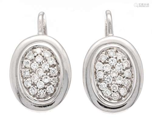 Brilliant-cut diamond earrings
