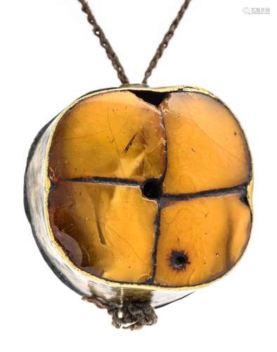 Amber amulet metal/gel casting