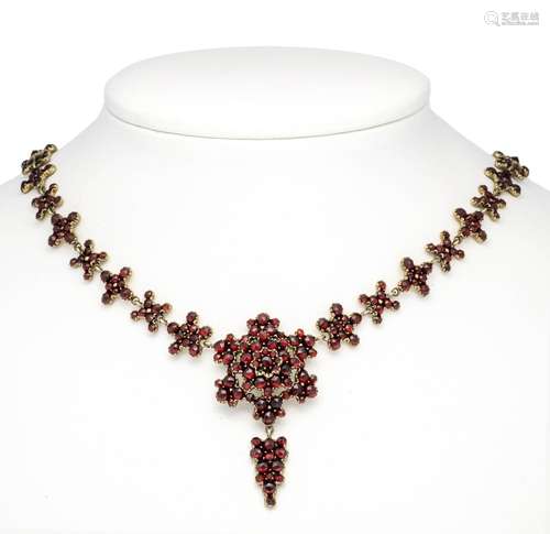 Garnet necklace around 1890 wi