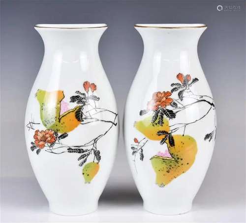 A Pair of Hanging Vases Jingdezheng Mk 1950-70s