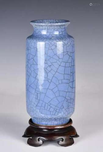 A Blue Crackle-Glazed Vase w/Std 18thC