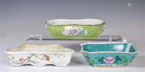 A Group of 3 Famille Rose Narcissus Bowls 19thC