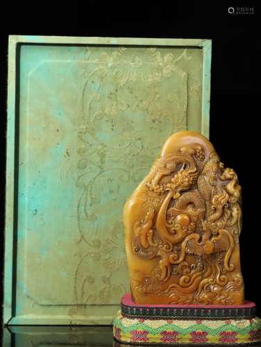 旧藏珍品布盒装纯手工雕刻寿山石印章群兽呈祥