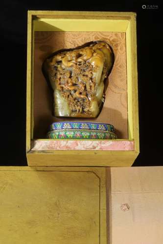 旧藏珍品布盒装纯手工雕刻寿山石印章群兽献瑞