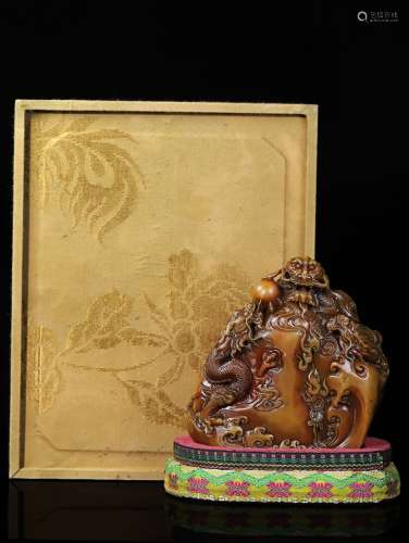 旧藏珍品布盒装纯手工雕刻寿山石印章三龙戏珠