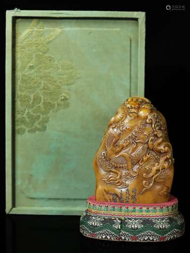 旧藏珍品布盒装纯手工雕刻寿山石印章群兽献宝