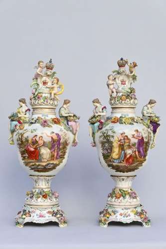 A pair of vases in Dresden porcelain 'mythological scenes' (...