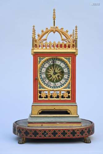 A gothic revival style clock on wooden base (70x42x28cm) (*)