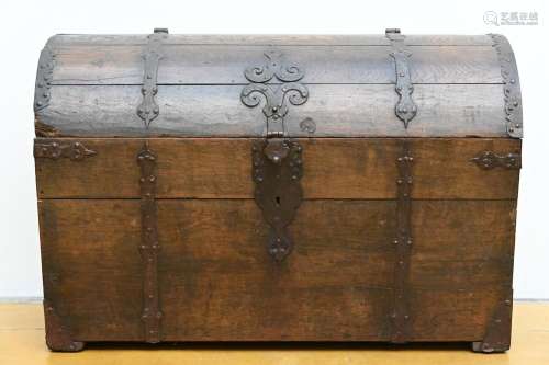 Dutch weapon case with iron fittings, 17th century (89x127x6...