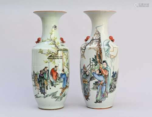 Two Chinese porcelain vases 'travelers' (h58cm) (*)
