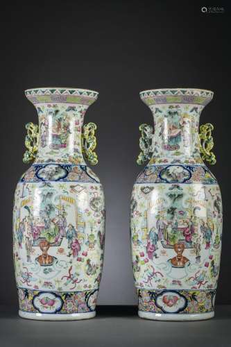 A pair of Chinese famille rose vases 'figures', 19th century...