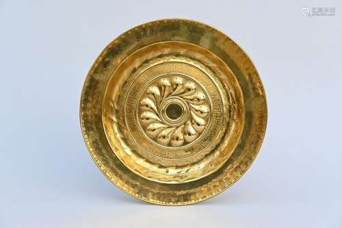 Offering dish in copper, 16th century (dia 40 cm)