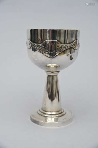 A silver Art Deco chalice (h20x11cm) (389 grammes)