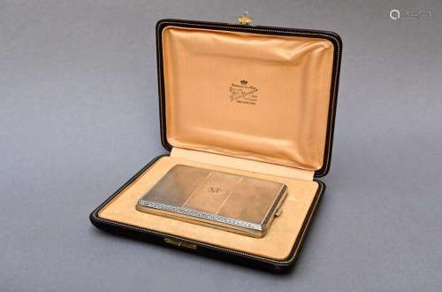 Silver cigarette case with engraving of King Albert I 'Souve...