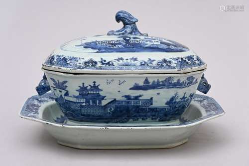 Soup tureen and display stand in bleu and white porcelain, 1...