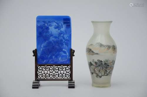 Chinese vase in painted glass (h20.5cm) + small table screen...