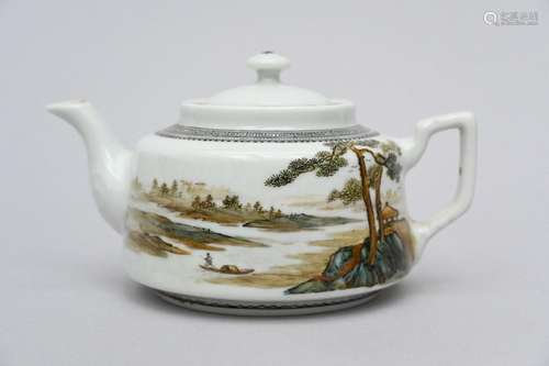 Teapot in Chinese porcelain 'landscape', Republic period (9x...