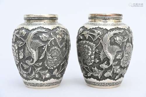 A pair of Persian silver vases (h8.5cm) (weight 296 grammes)