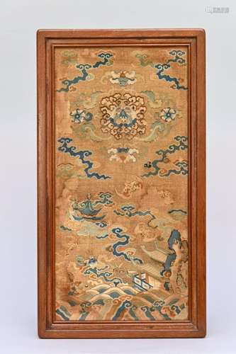 Chinese table with a kesi silk panel (39x87x47.5cm) (*)