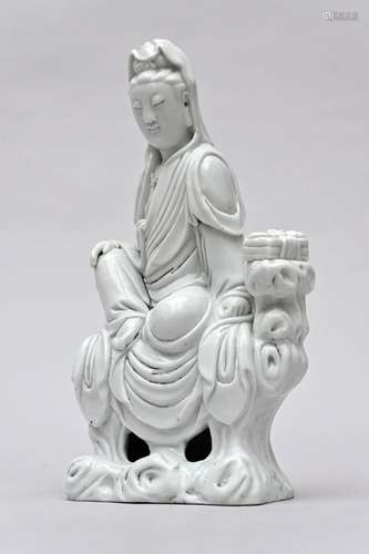 A sculpture in blanc de Chine 'Guanyin', Qing dynasty (24x13...