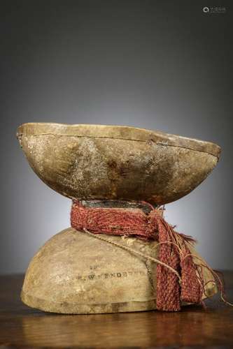 Ritual drum consisting of two skulls, Tibet (h15cm) (*)