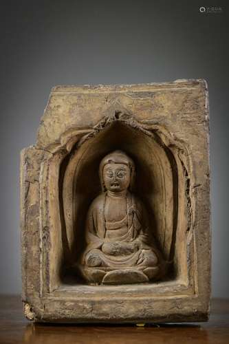 A Chinese buddhist altar in clay, inscription (21.5x16.5x9cm...