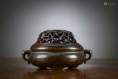 Chinese incense burner in bronze, Qing dynasty (marked) (4x1...