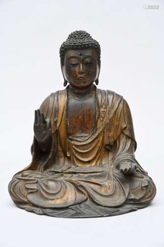 A gilt lacquered wooden sculpture 'seated Buddha', Edo perio...