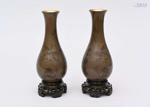 A pair of lacquer vases 'landscape', Republic period (23.5 c...