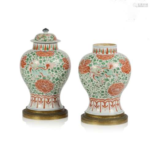 A pair of Wucai vases