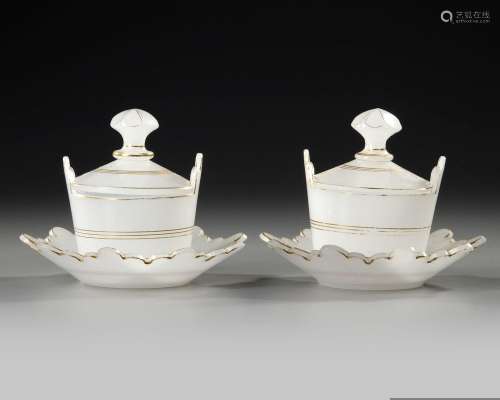 A PAIR OF FRENCH OPALINE BONBONNIERES, EARLY 19TH CENTURY