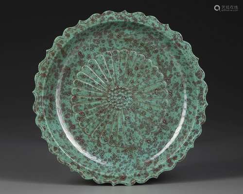 A CHINESE BARBED ROBIN'S-EGG GLAZED DISH, 19TH-20TH CENTURY